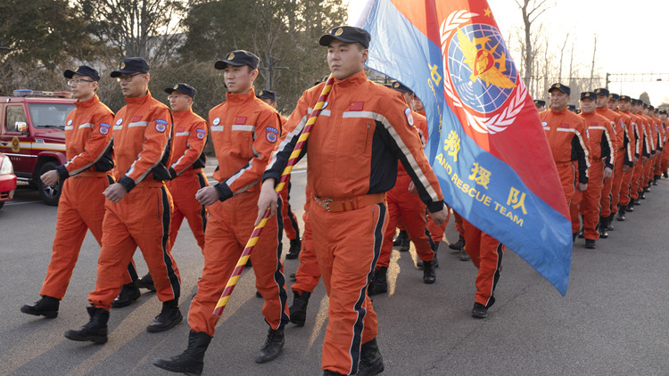 中國救援隊一行82人抵達土耳其 將開展國際救援