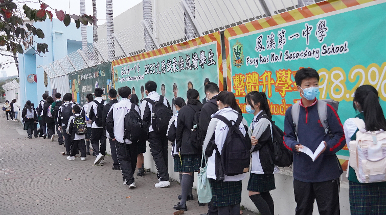 跨境中學生今起復常回港上課 同學心情緊張興奮指過關順暢