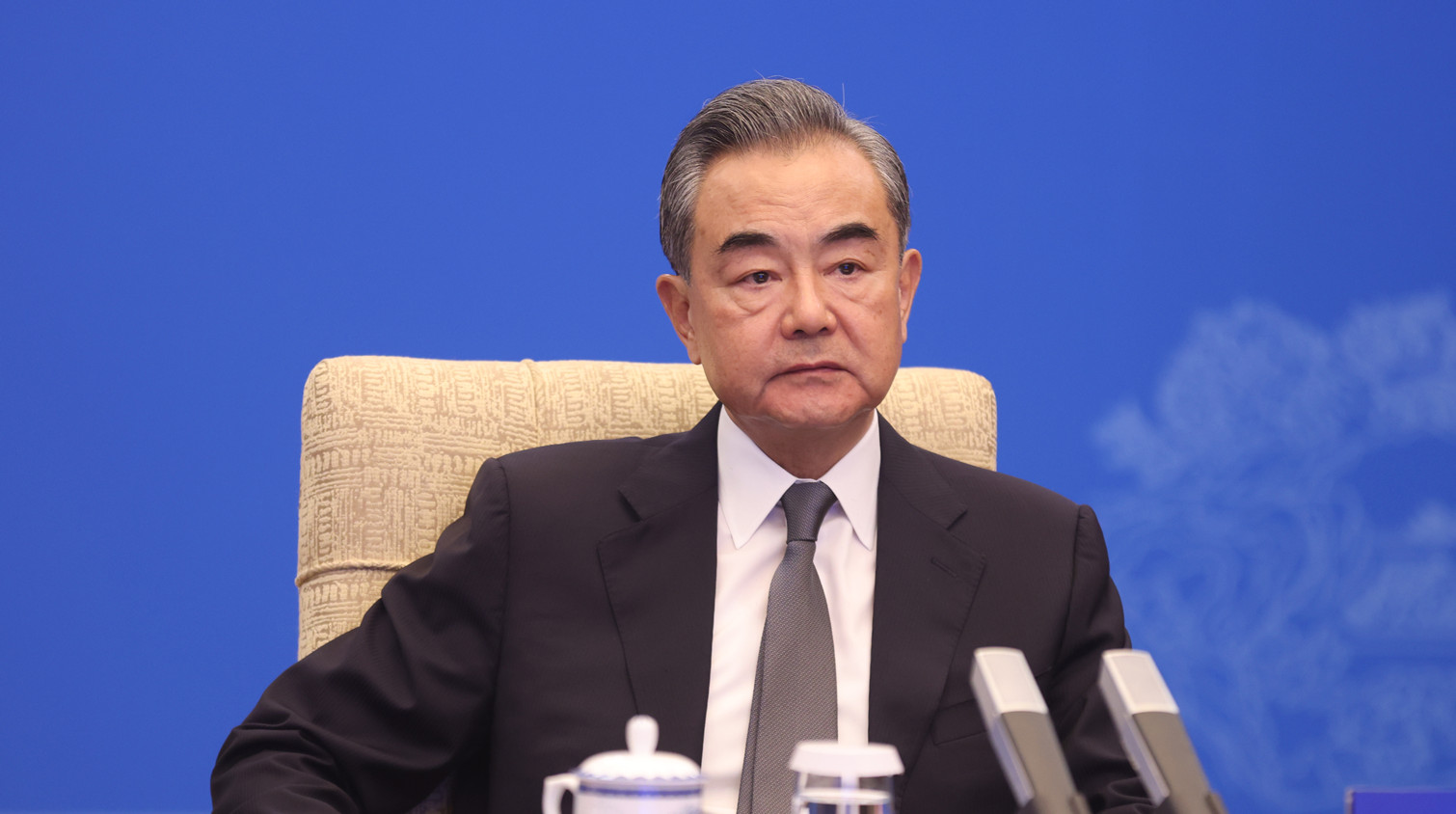 王毅在結束歐洲、俄羅斯之行後接受中央媒體採訪