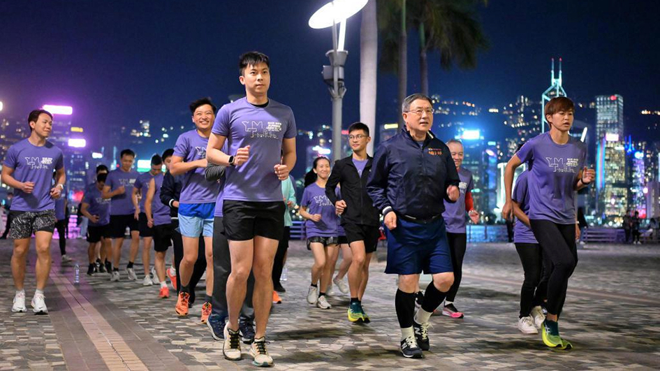 卓永興參與夜跑 加深了解年青人