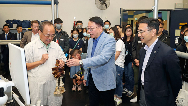 「共創明『Teen』計劃」學員參觀賽馬會馬醫院 陳國基鼓勵學員發掘自己興趣