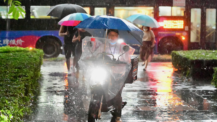 我國中東部強降雨來襲 收好這份暴雨避險指南