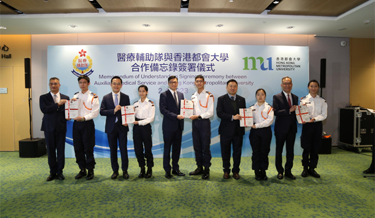 都大夥醫療輔助隊推動青年多元發展  鄧炳強頒「健康大使」證書