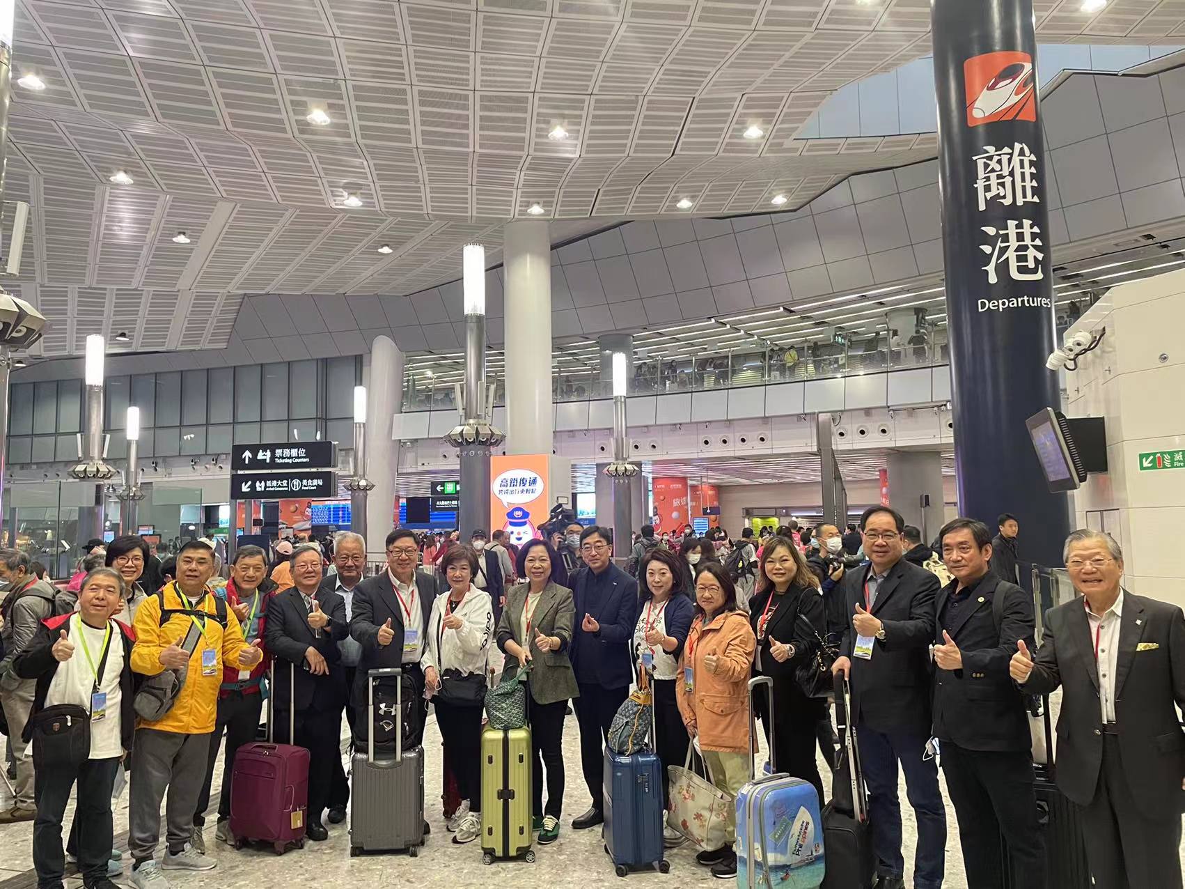 潮屬社總組織高鐵團回鄉拜訪考察