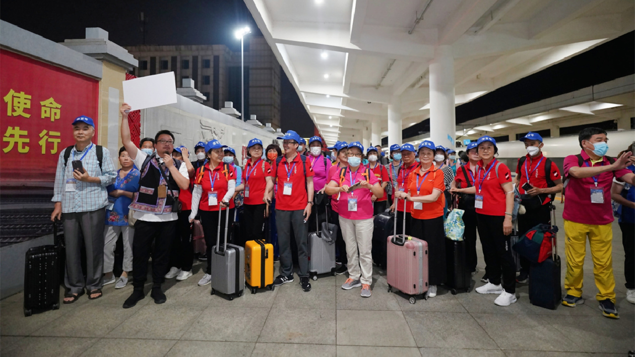 首趟「深百號」旅遊專列正式開行