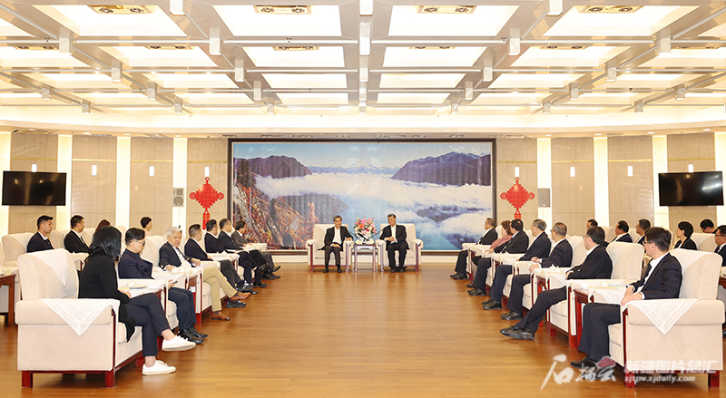 梁振英：香港將積極發揮作用 促進新疆經濟社會發展和民生改善