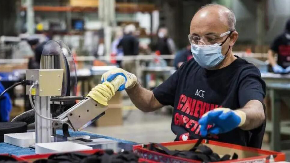 美國今年第一季度經濟增速上修至1.3%