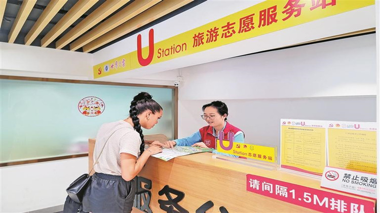 深圳旅遊志願服務隊提供貼心指引 外語服務獲國際遊客點讚
