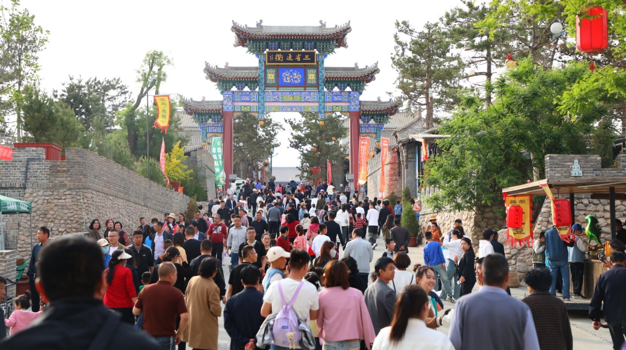 甘肅環縣黃金周首日接待遊客超10萬人次