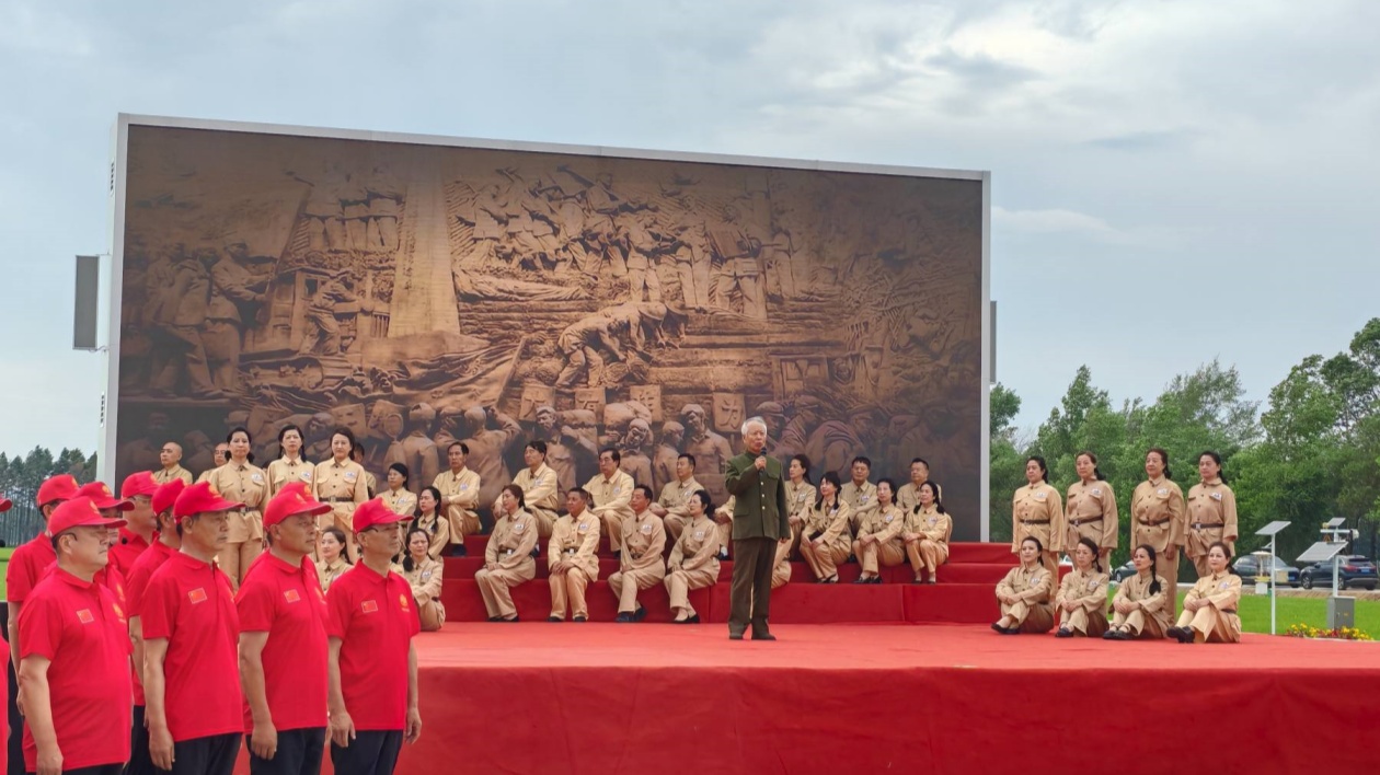 黑龍江虎林：北大荒文工團八旬藝術家獻禮軍墾拓荒第一把荒火點燃70周年