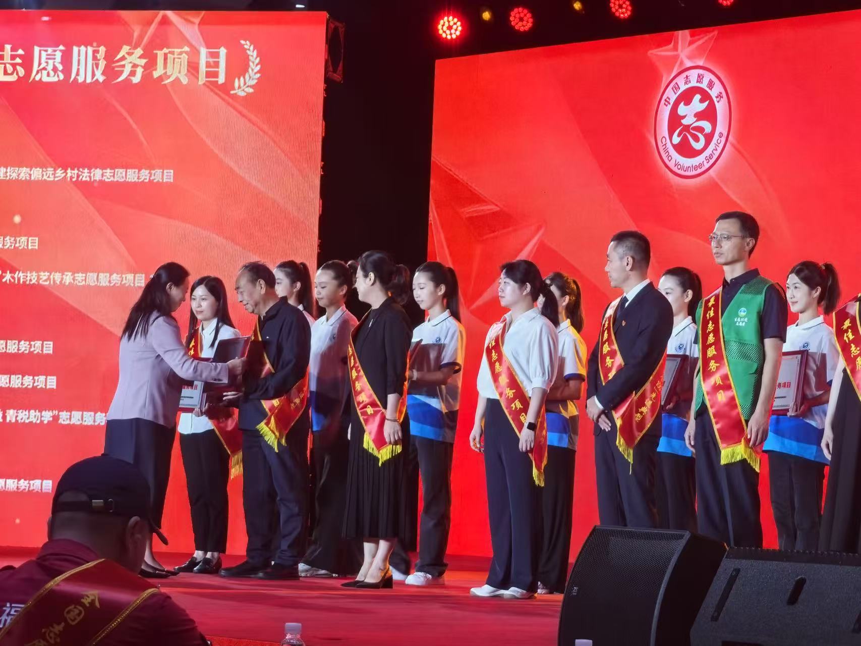 「墨香中原書法教室」文藝支教志願服務項目榮獲全國志願服務「四個100」先進典型