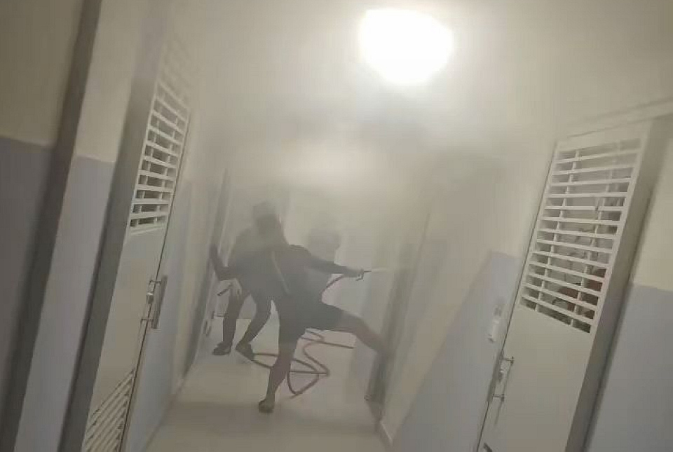 有片〡大埔富蝶邨外賣員見義勇為救火 網民激讚：真心英雄