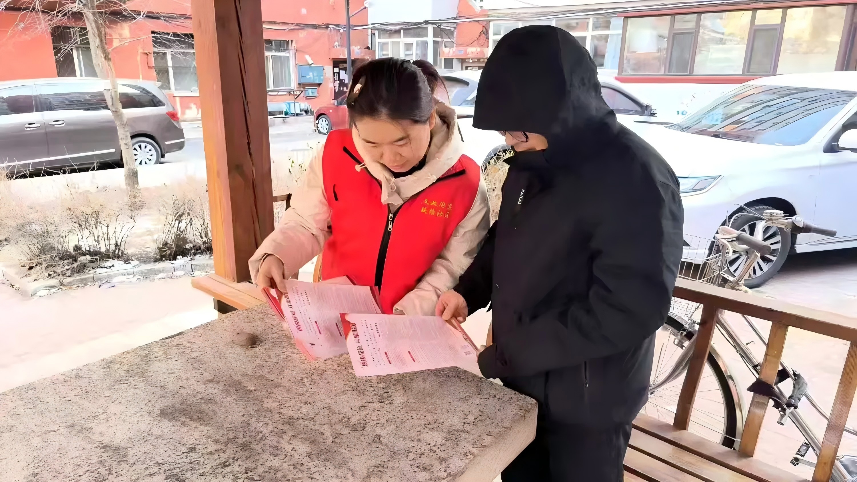 青春獻軍營 鐵血鑄軍魂 哈市香坊區鐵路社區開展徵兵宣傳活動