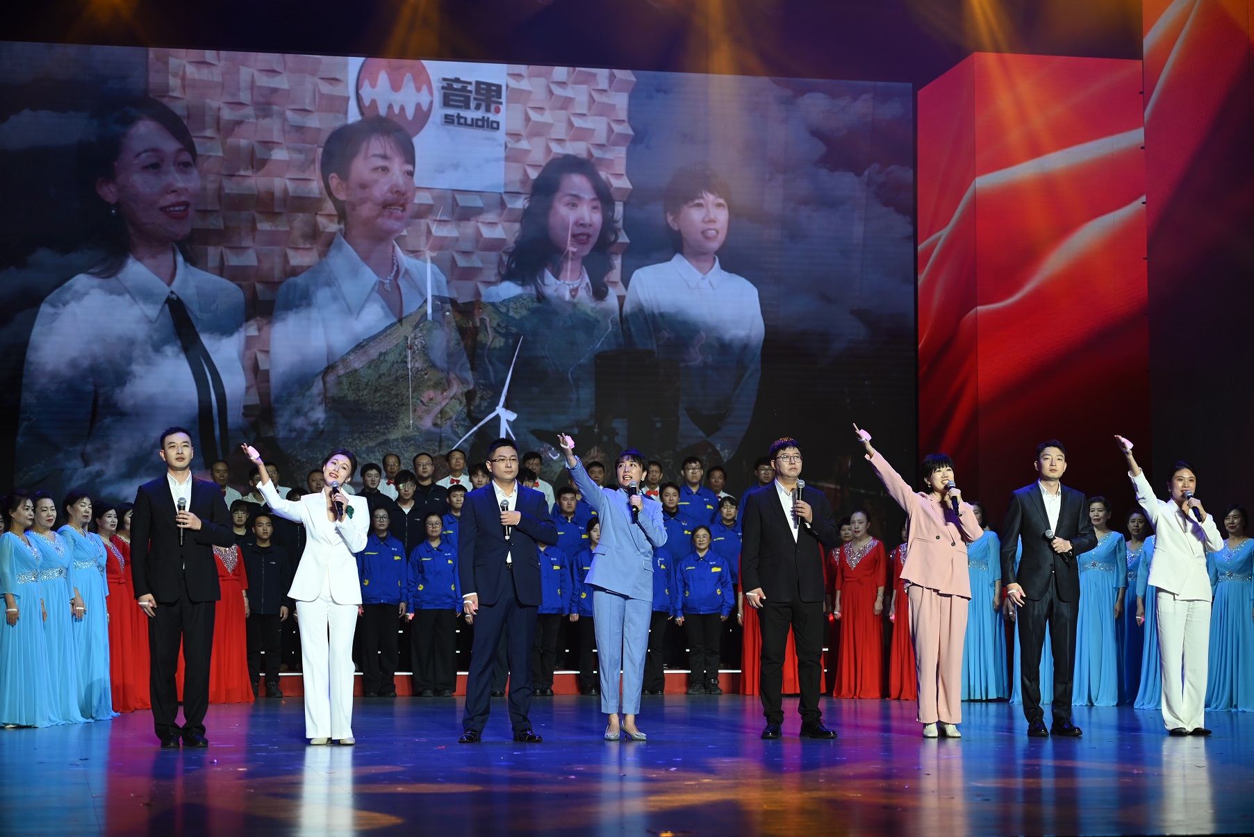 文藝盛宴禮讚勞動 榜樣力量擎畫新篇  瀋陽鐵西區舉辦迎新年職工演出 奏響高質量發展強音