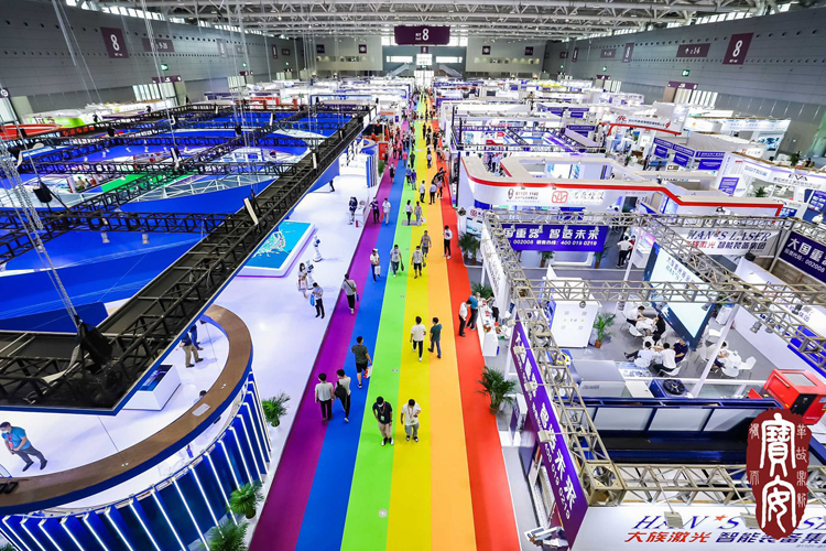 宝安产业发展博览会现场图.jpg