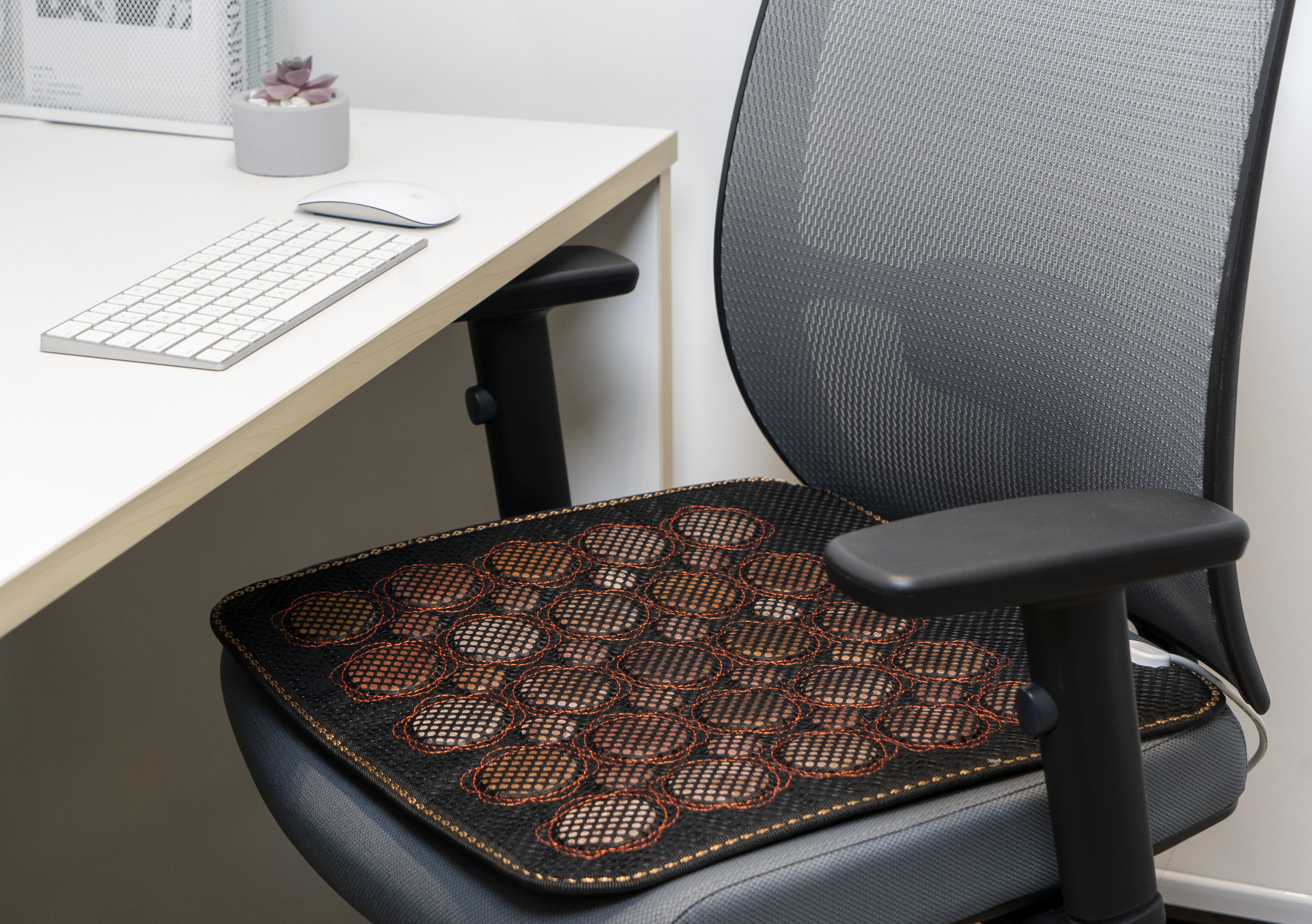 Zikko – Dr.Rock 砭石遠紅外線熱護坐墊_2.jpg