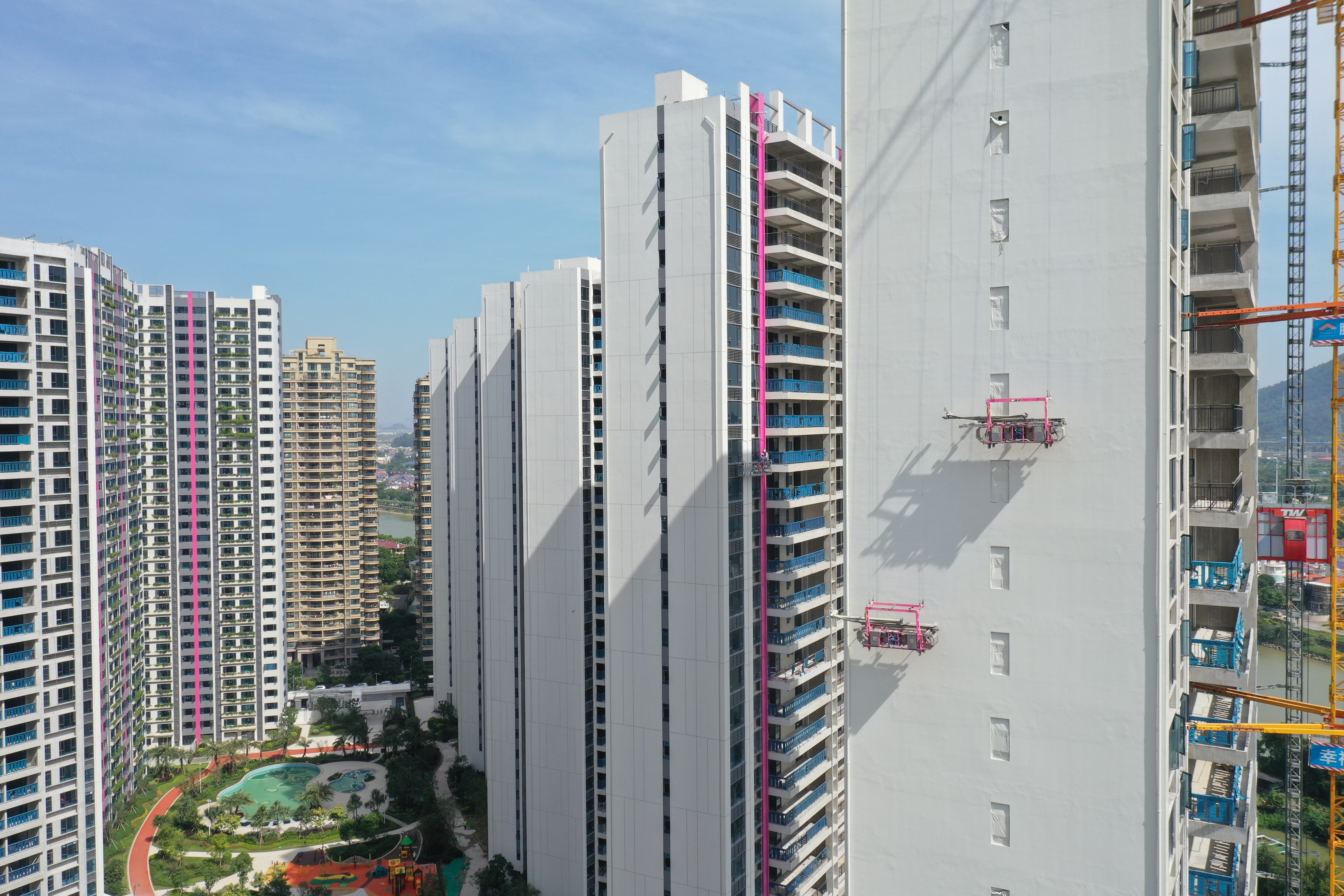 7 卷扬式外墙乳胶漆喷涂机器人.jpg