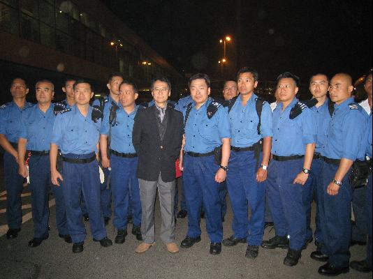 2008年5月15日，香港特區政府派出20人搜救隊，到達成都機場。.jpg