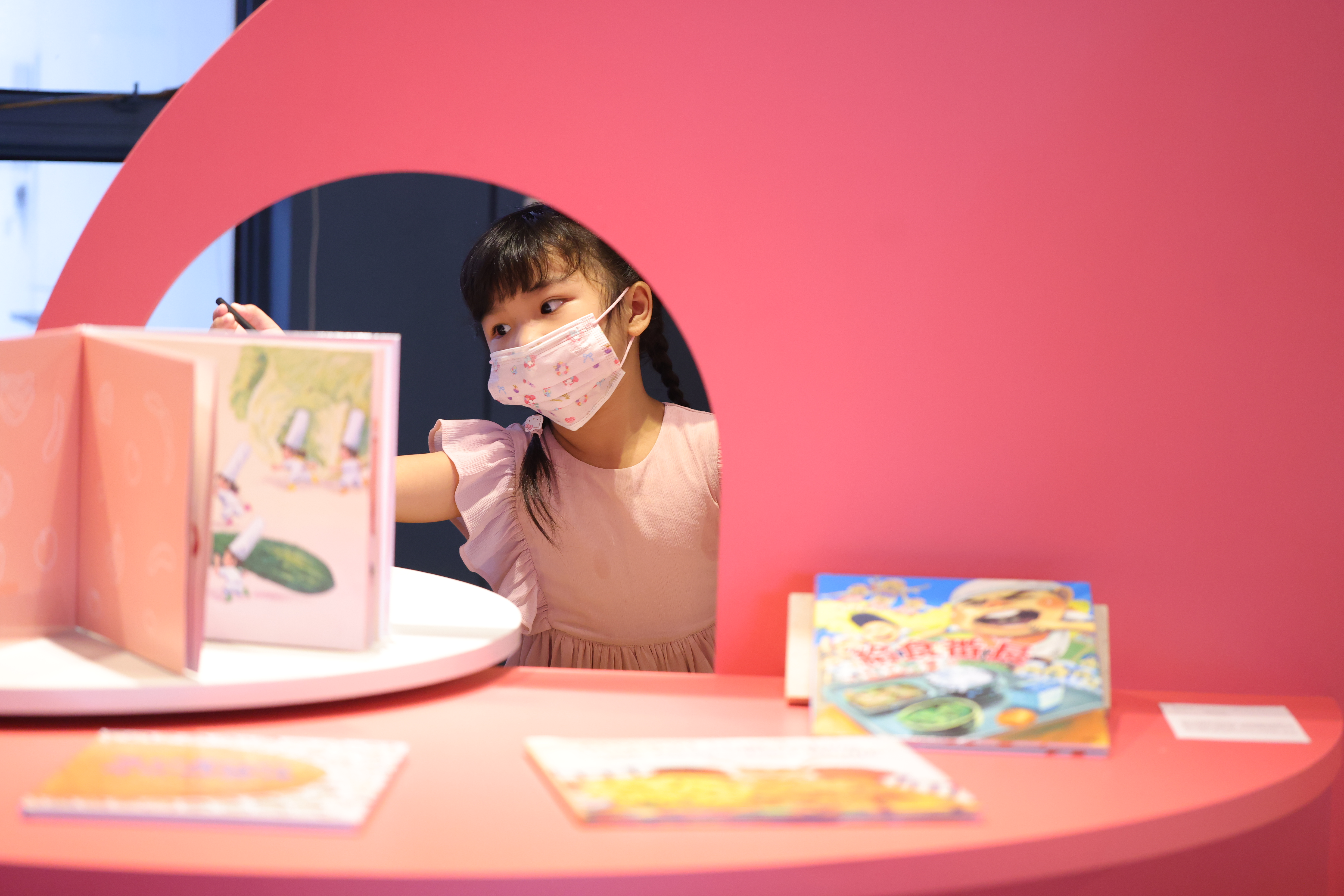 PMQ Picture Book Exhibition 2022_13_Exhibition Opening.JPG