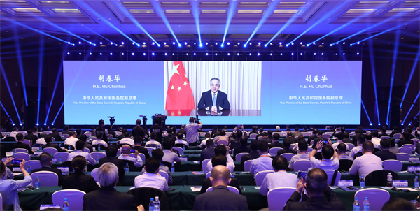 圖二國務院副總理胡春華視頻致辭表示，近年來，中方積極加強與東盟、日本、韓國的務實合作，推動區域產業鏈供應鏈融合發展不斷取得新的進展，10 3經貿合作展現出強大的韌性和活力.jpg