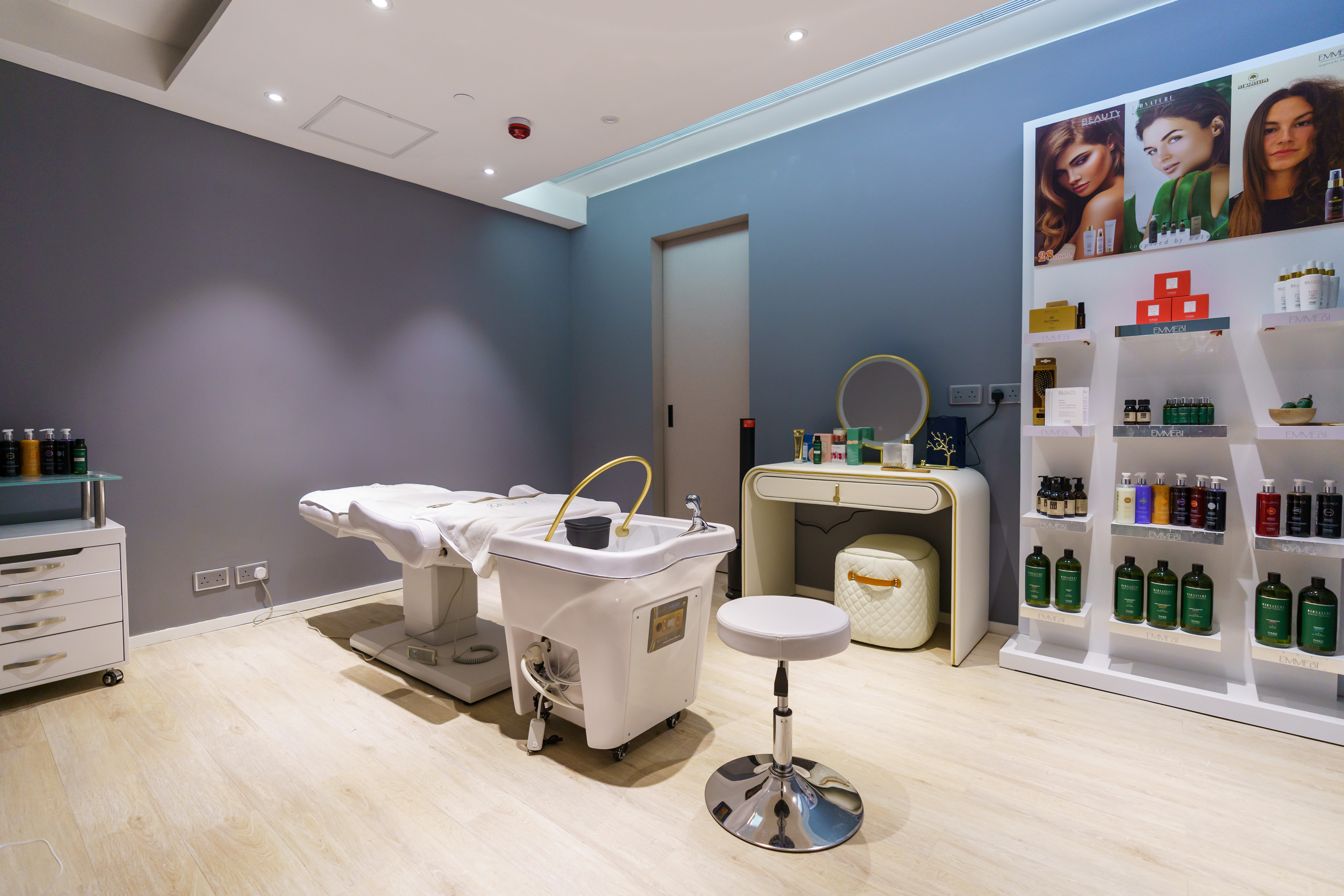 Emmebi_Spa room (1) - Harrace Lau.jpg