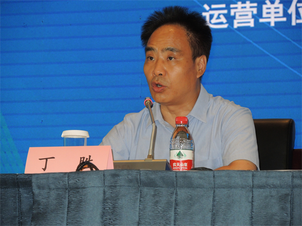 图片2：北京市住房和城乡建设委员会副主任丁胜介绍工程建筑专题筹办情况及专题亮点.JPG