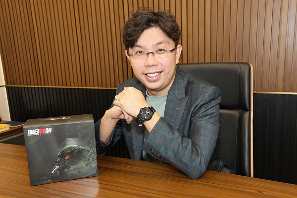 沈慧林支持香港電影 推《明日戰記》特別版Exosuit陀飛輪腕表.jpg