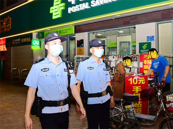 2、揭陽公安強化顯性用警,加強社會面巡邏防控。.JPG