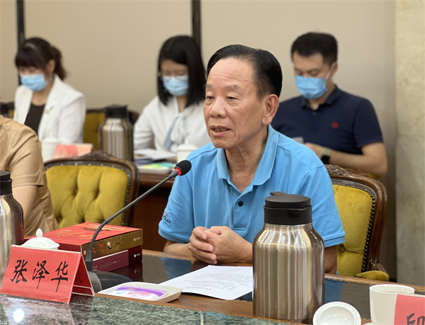 圖3：汕頭市政協原副主席、汕頭市委統戰部原部長張澤華發言.jpg