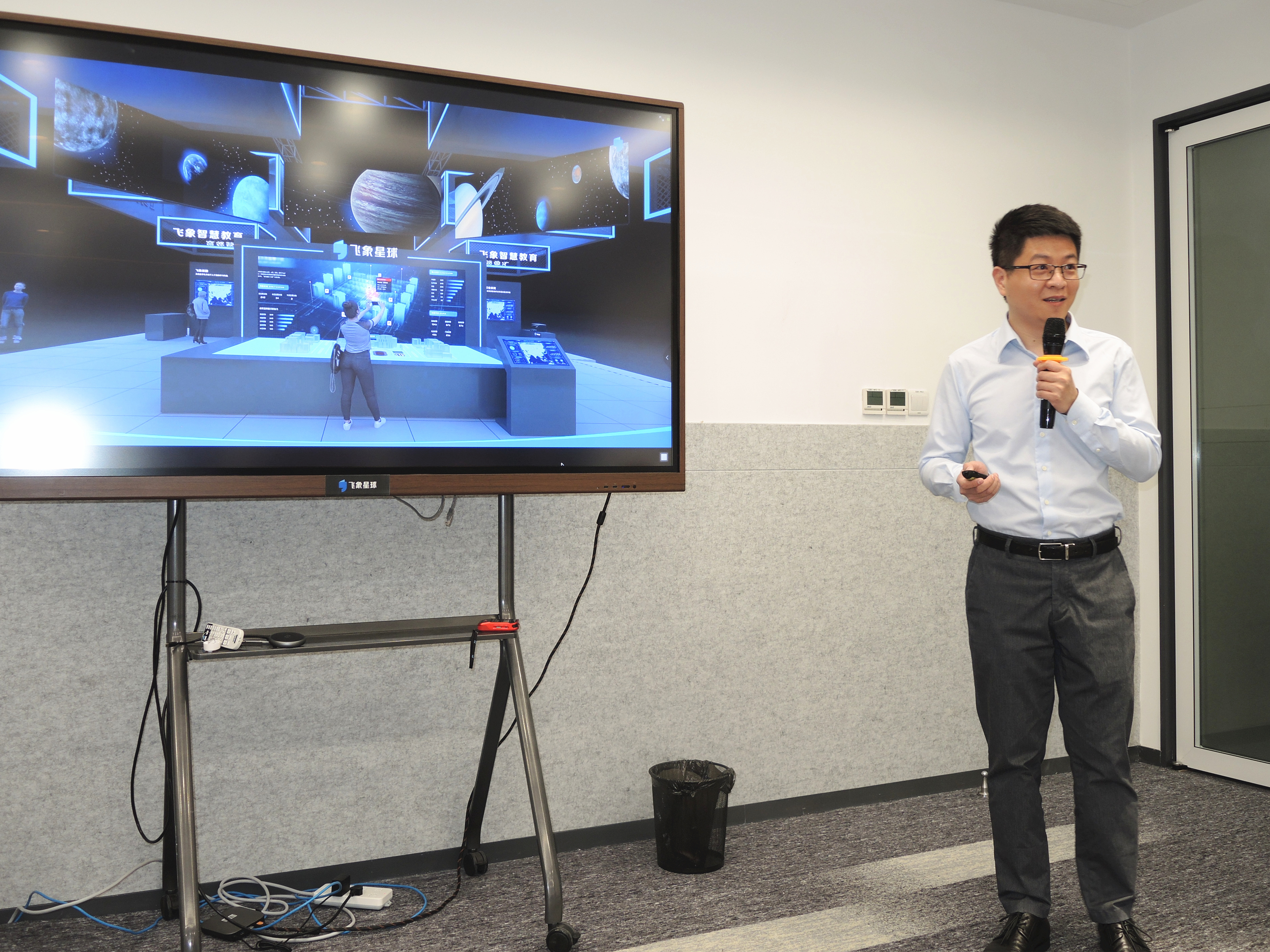 圖片5：飛象星球人工智能研究院院長程群介紹飛象星球此次參加服貿會的情況.jpg