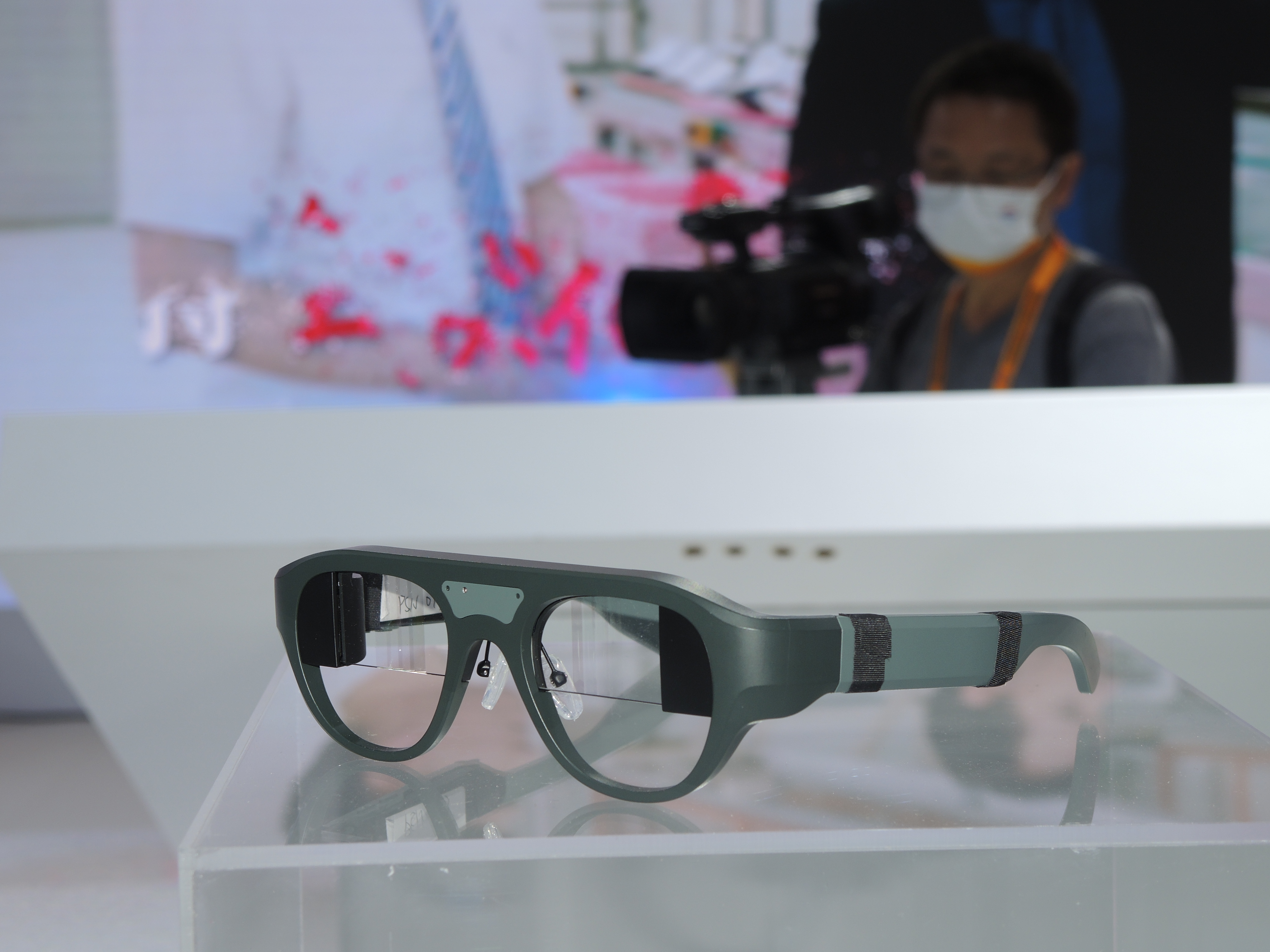 圖片2:聽語者AR字幕眼鏡.JPG