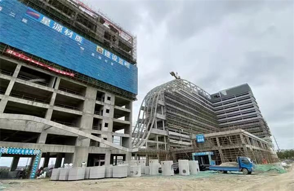 建設中的總投資100億元的星源材質南通公司.jpg
