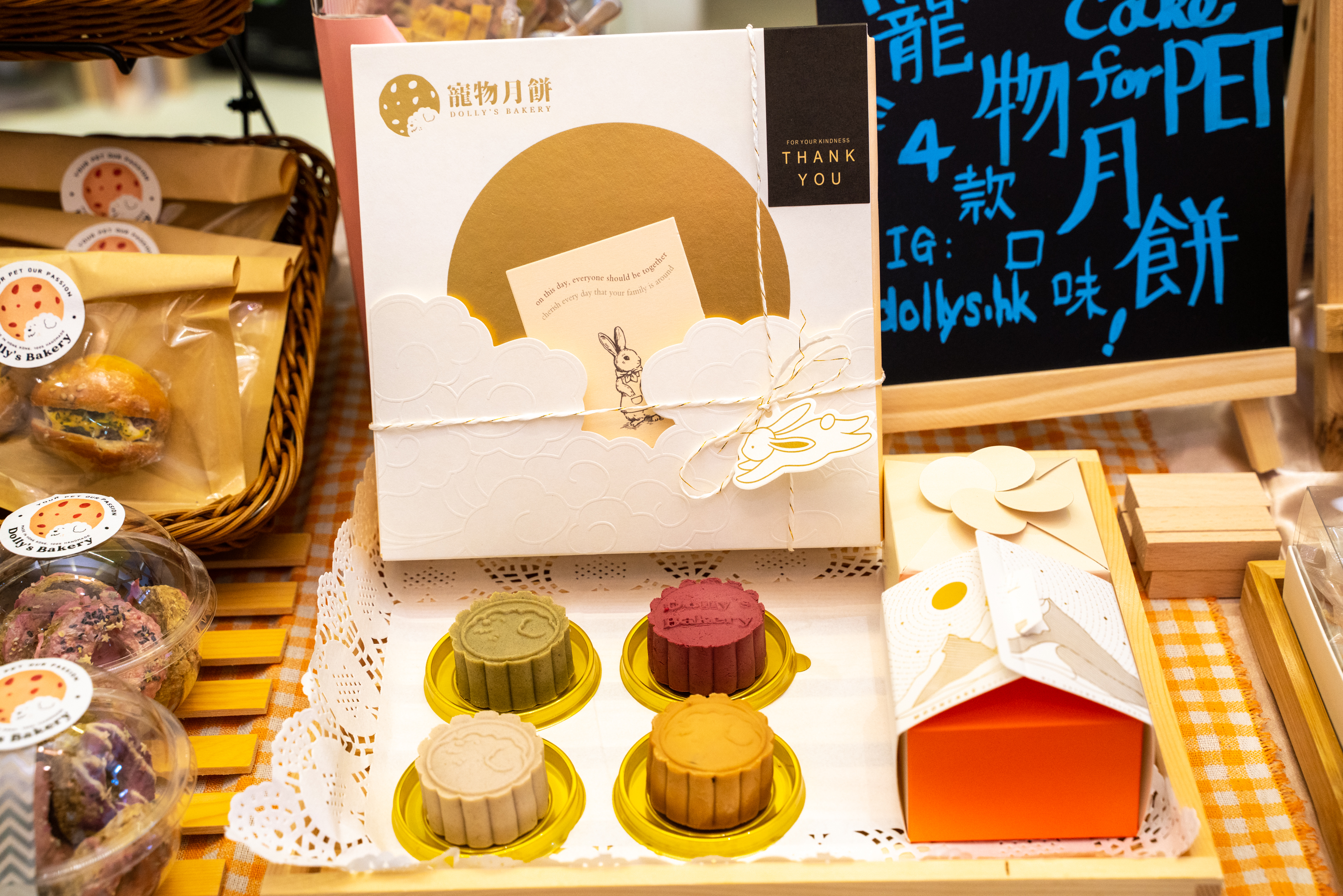 7. Dolly’s Bakery「如月團圓寵物月餅盛盒」(HK$288)是與毛孩過中秋的佳品。.jpg