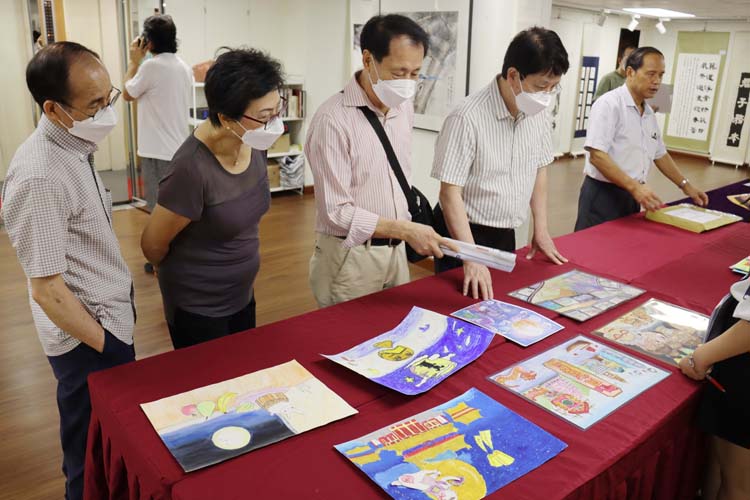 香港知名艺术家参与“同心创梦”第三届少儿绘画大赛评审(2).jpg