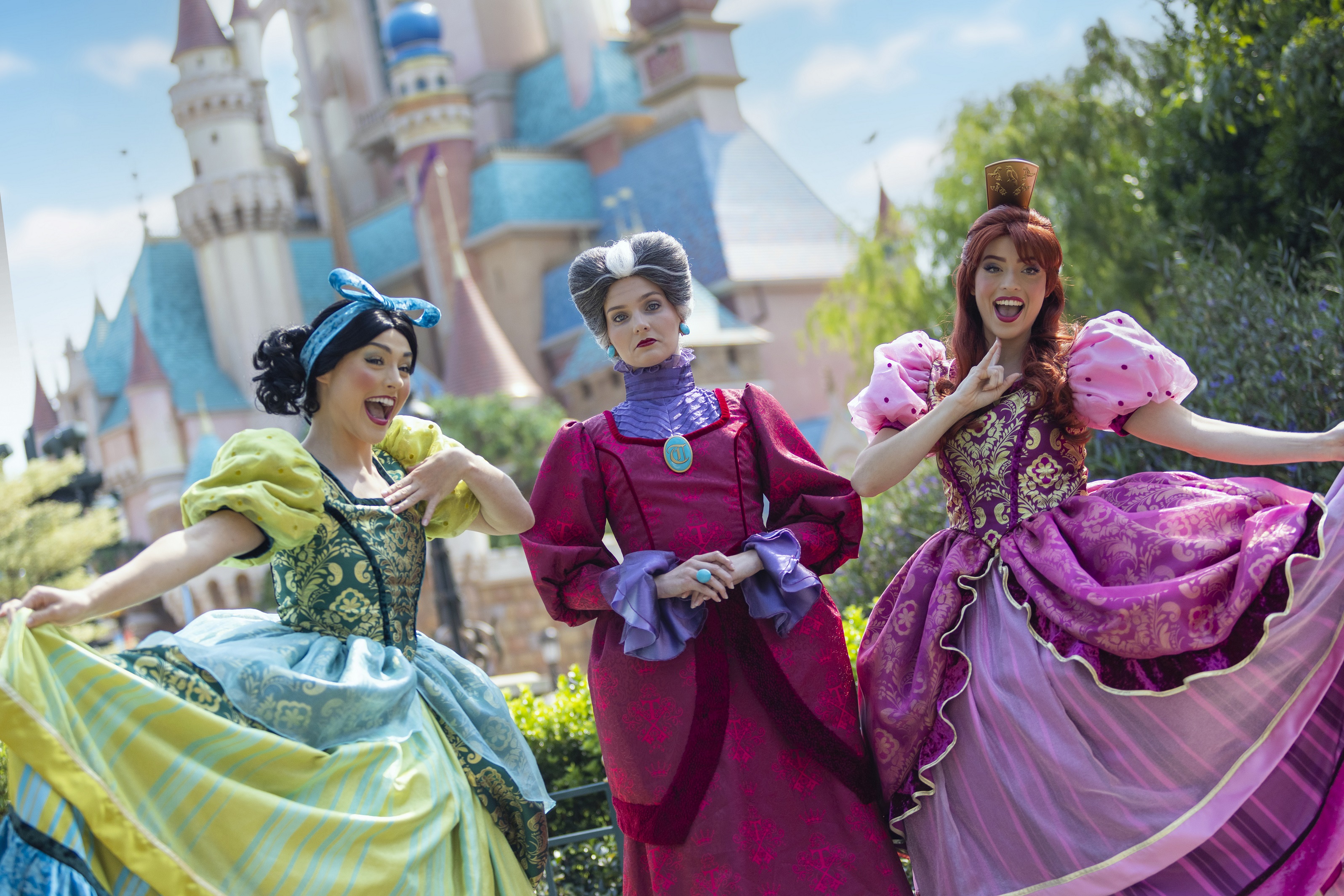HKDL_Halloween_Lady Tremaine, Anastasia and Drizella 1 (1).jpg