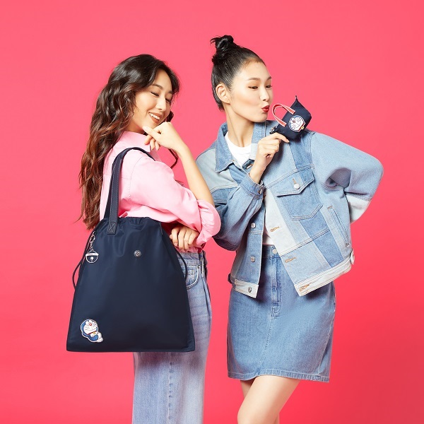 FW22_Doraemon_5_Mini Art + New Hiphurray_Modelshot_1_1x1.jpeg