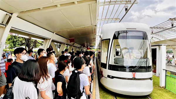 海珠有軌電車國慶當天現場圖 王宇攝.jpg