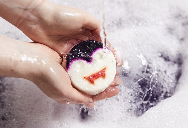 Lush_Bubble Lugosi Bubble Bar_Hero Shot-min.jpg