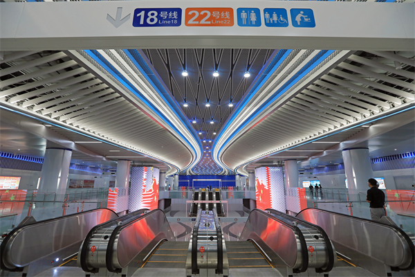 2、廣州地鐵十八、二十二號線番禺廣場站(攝:劉偉 ).jpg