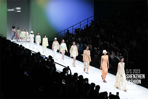 深圳服裝周首秀是歌力思旗下德國時裝品牌Laurel與奧迪聯名的科技時裝秀.jpg