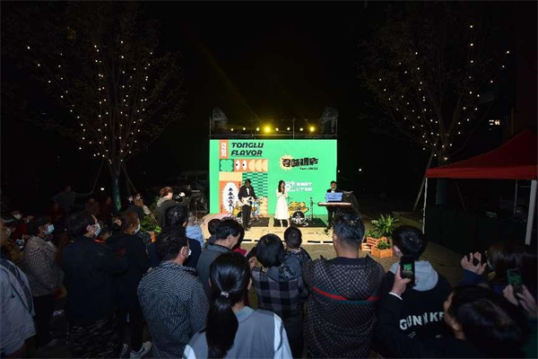 圖2 歌手獻唱.jpg