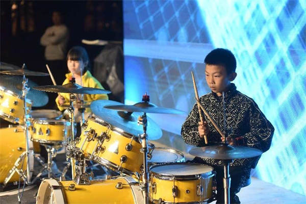 圖4 架子鼓表演.jpg