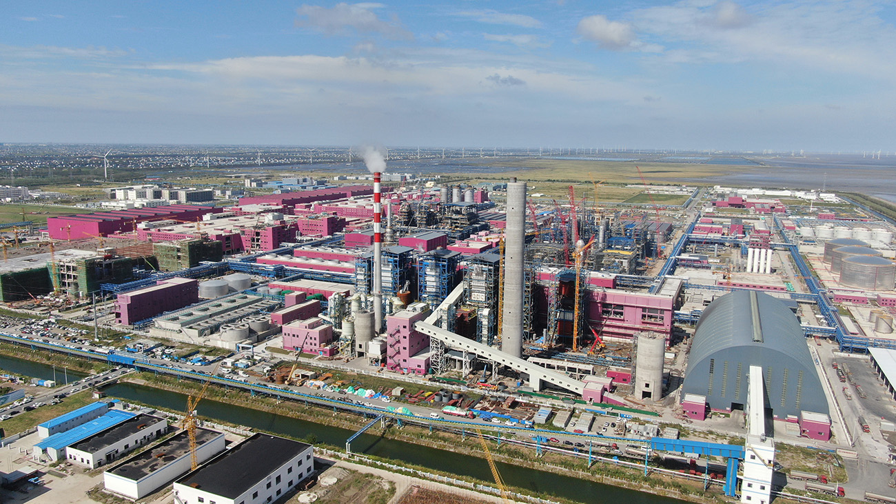 總投資450億元的桐昆集團江蘇如東建紡織新材料一體化項目，項目建成後，將在全球範圍內首次實現PTA、聚酯、紡絲連續生產，實現產業鏈一體化整合。（徐書影攝）.jpg