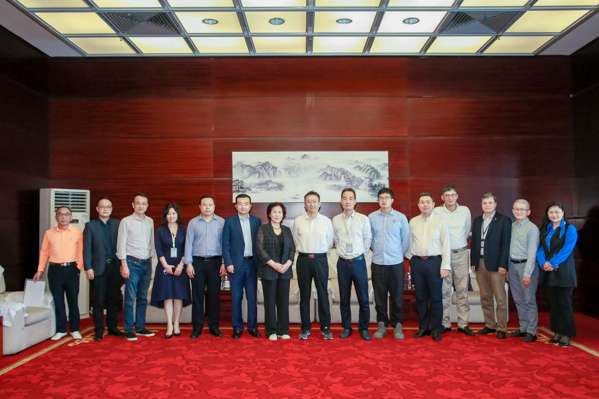 3、會議部分嘉賓合影.jpg