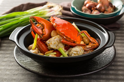 黑白胡椒乾葱肉蟹煲Baked green crab with Black and White pepper in clay pot.jpg