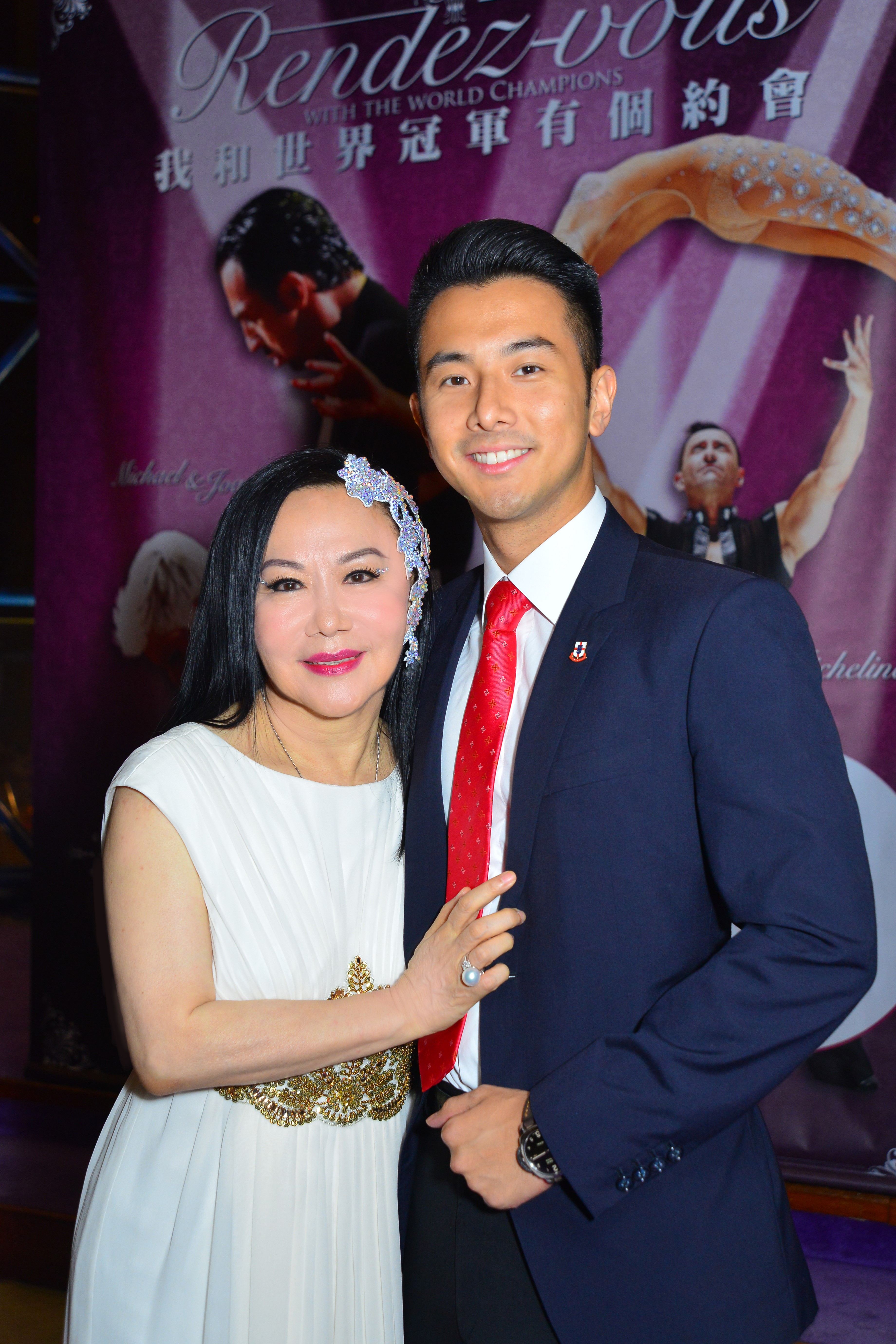08_Margaret的大兒子楊嘉成(右)出席「我和世界冠軍有個約會」，親自到場為母親打氣。.jpg