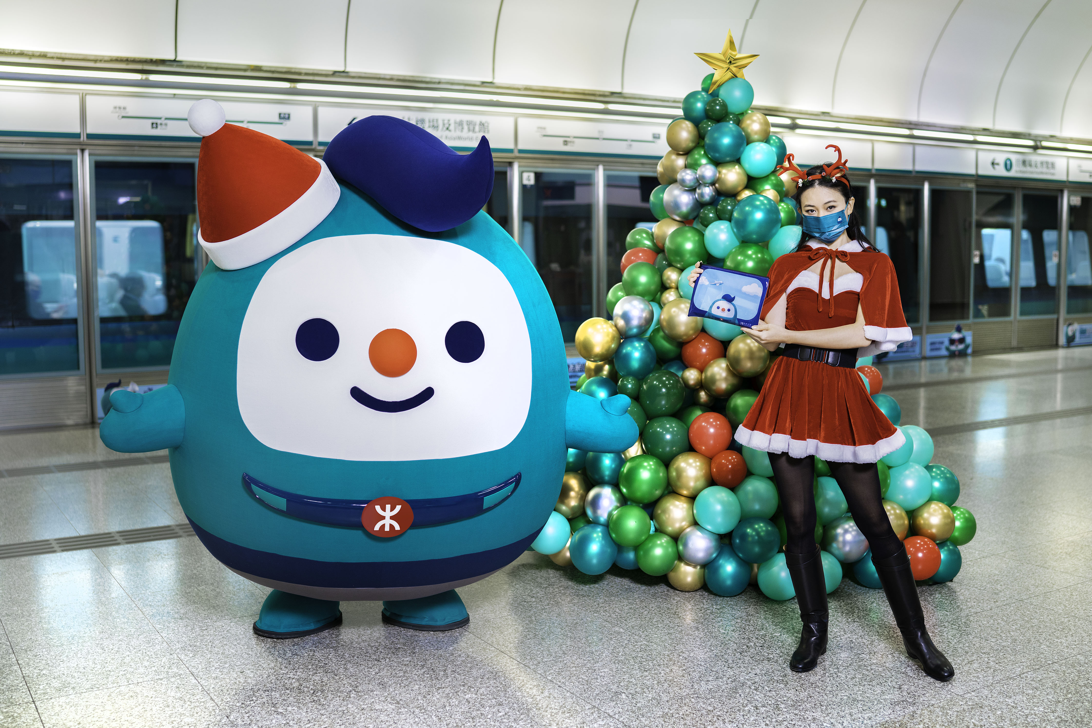 圖六:機鐵仔將會係機場快線香港站、九龍站及青衣站快閃現身,大派限量版精品套裝與大家歡度佳節,每套精品套裝有齊出門必備防疫物品,先到先得,送完即止。.jpg