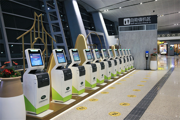4、揭陽潮汕機場自動值機區(攝影:粵機宣).jpg