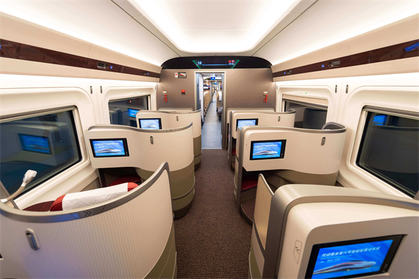 3、 復興號智能型動車組車廂里「科技感」滿滿.jpg