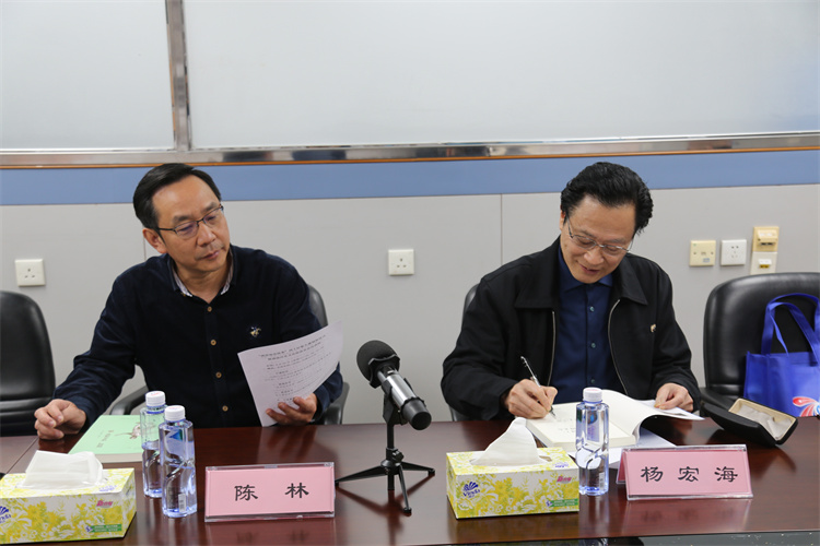 座談會現場 蘇偉攝.jpg